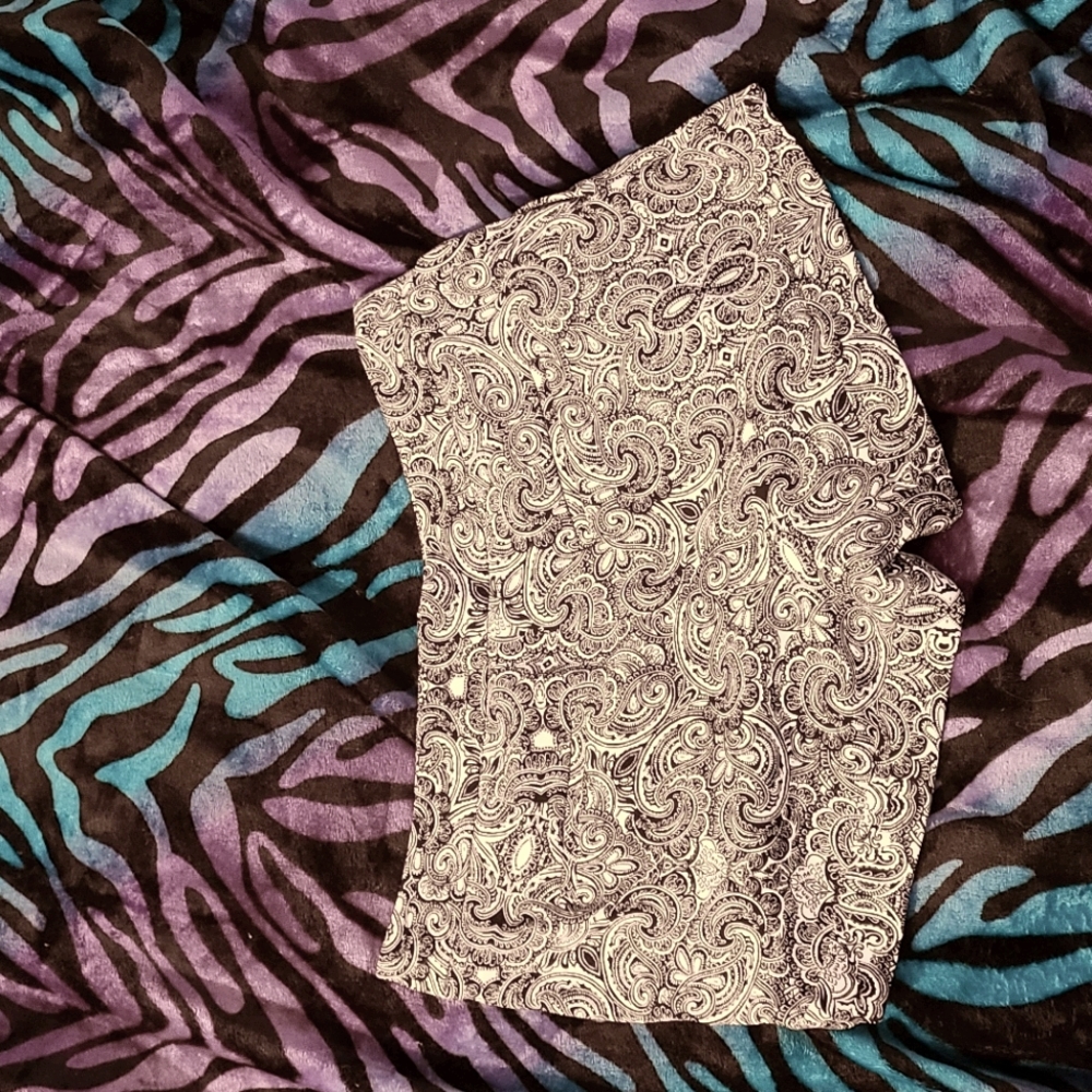 White/black Express dress shorts